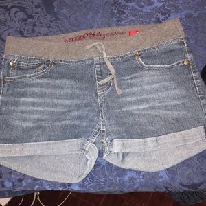 Arizona jean shorts with elastic waistband.